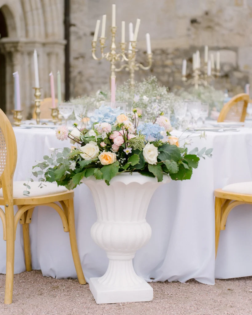 décoration mariage thème Bridgerton fleurs pastel